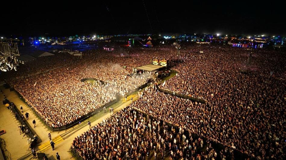 coachella-kaskade-crowd2
