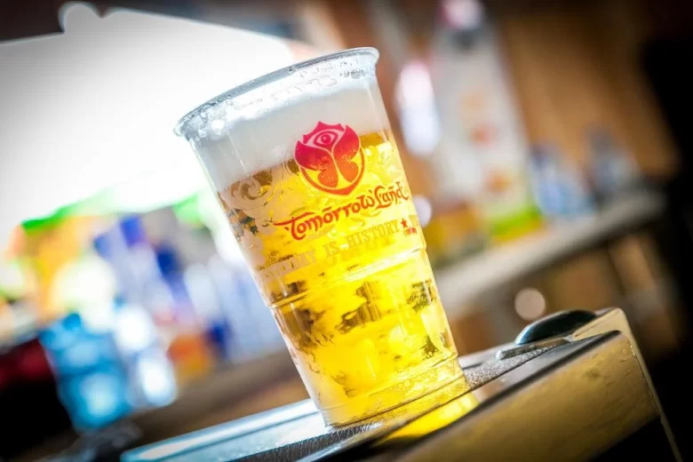 gobelets jetables durant tomorrowland