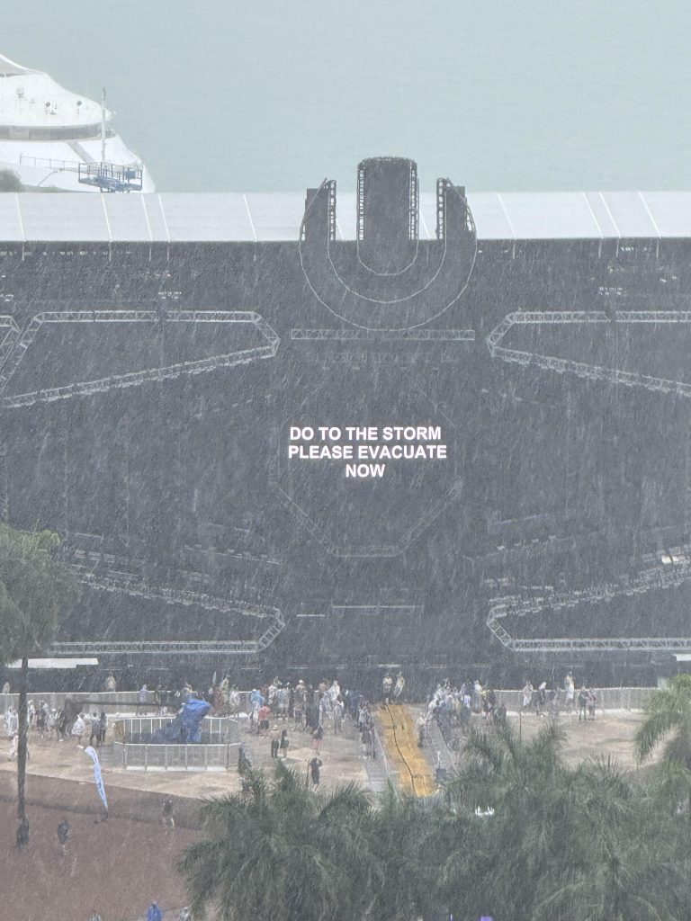 Photo de l'annonce de l'évacuation de l'Ultra Miami 2025