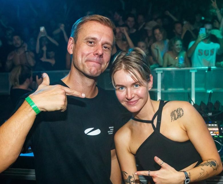 Armin van Buuren & KIKI