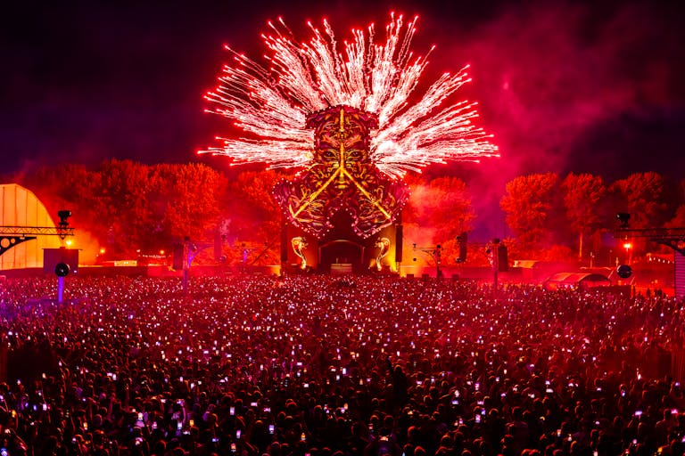 UV Stage defqon.1 2025. Source : Site Q-Dance.