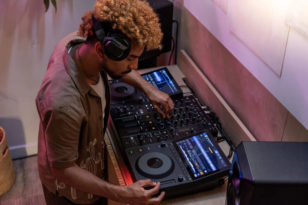 CDJ-1500X, Lifestyle Images / Source : AlphaTheta France