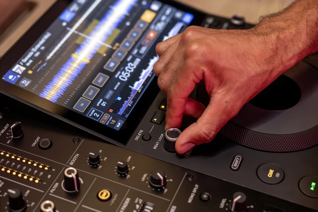 CDJ-1500X, Lifestyle Images / Source : AlphaTheta France