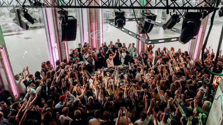 Armin van Buuren au Loft Amsterdam / Source : Youtube ASOT