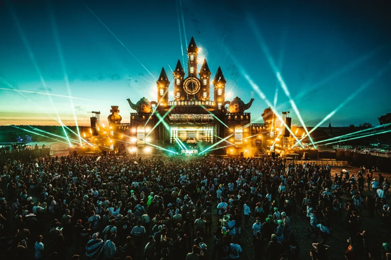Mainstage de l'Eskape Festival 2026 | Photo : @eskapefestival_official / @arthur_ranzy_