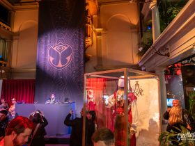 Tomorrowland Expo à l'ADE 2025 | Photo : Sébastien Camelot x Guettapen
