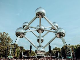 Tïesto à l'Atomium pour Hangar - Sources : Instagram : Hangar.be / Rafael de Prost