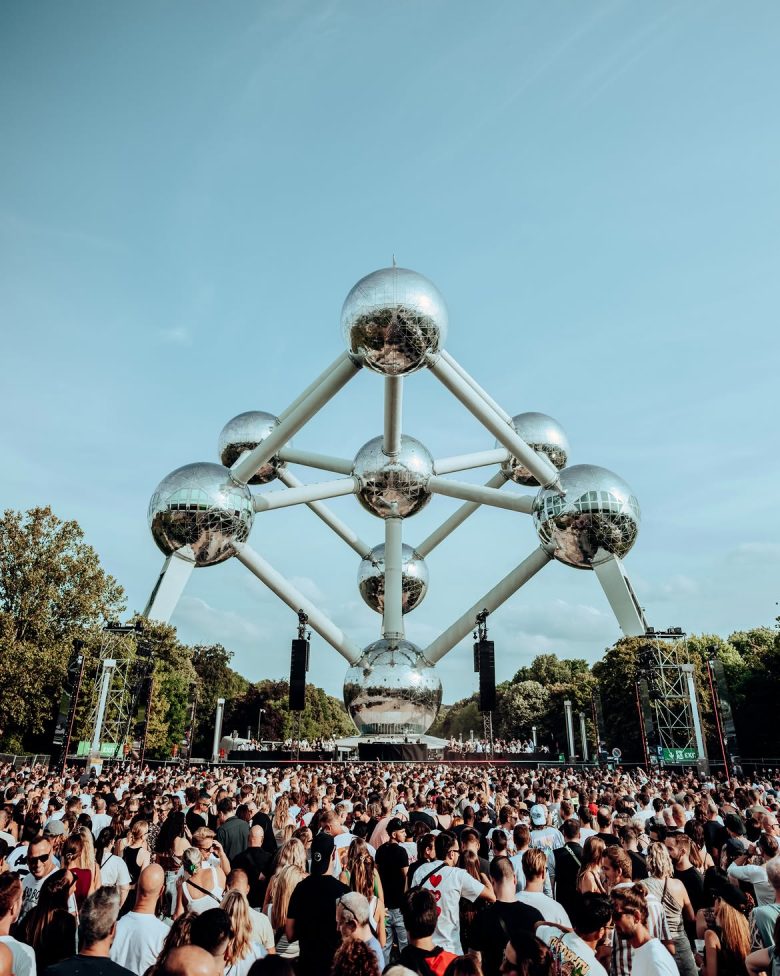Tïesto à l'Atomium pour Hangar - Sources : Instagram : Hangar.be / Rafael de Prost