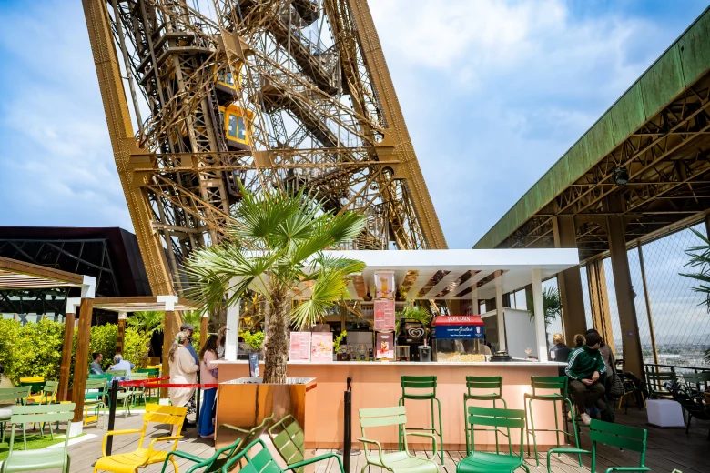 Premier étage de la Tour Eiffel / Source : Phunk Promotion